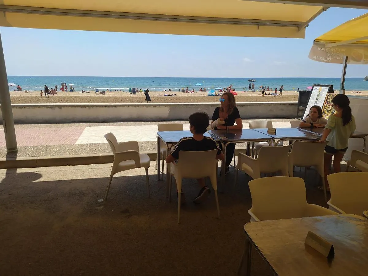 Gran terraza, jardín privado, piscina, playa cercana, wifi 300Mb, Netflix Apartamento Tarragona